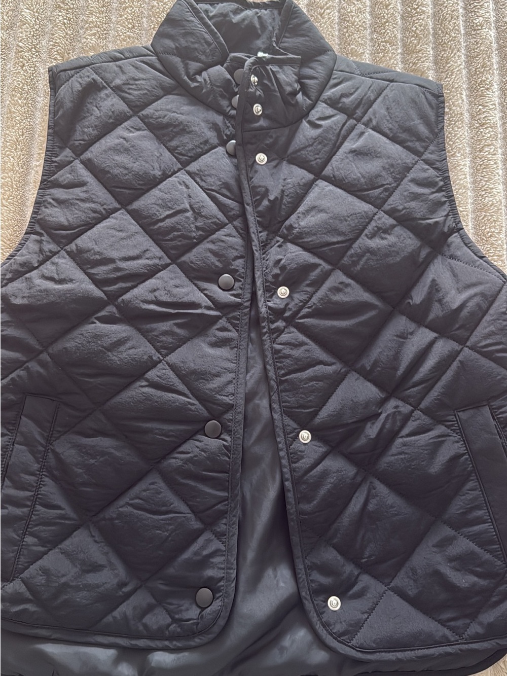 Xs woman’s Quilted Black Vest Jacket - Classic Sleeveless Outerwear